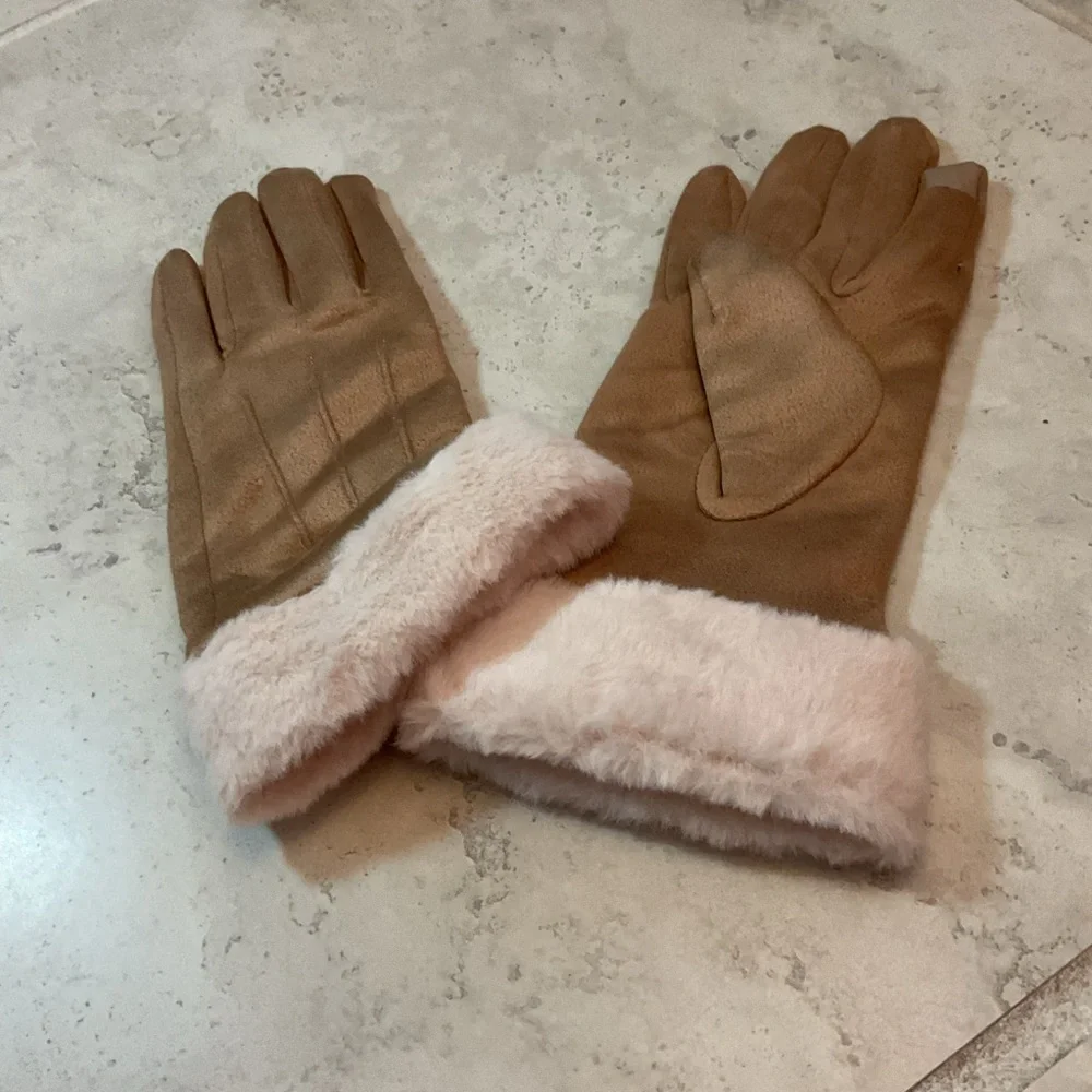 Tan winter Suede Gloves, one size, faux fur trim and lining, NWT
